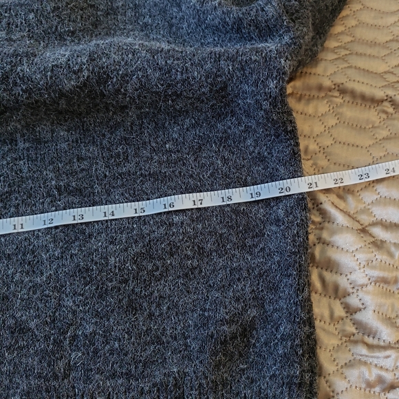 SHEIN Sweater - Picture 14 of 16